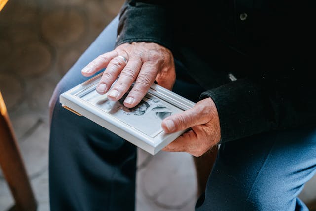 Read more about the article What Role Do Bereavement Services Play in the Grieving Process?