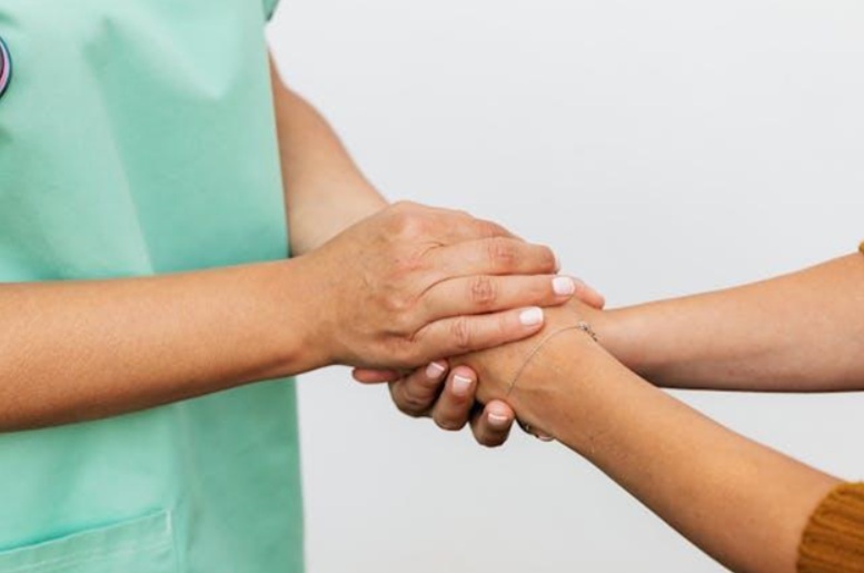 You are currently viewing How to Choose a Hospice Provider Near You: Key Questions to Ask